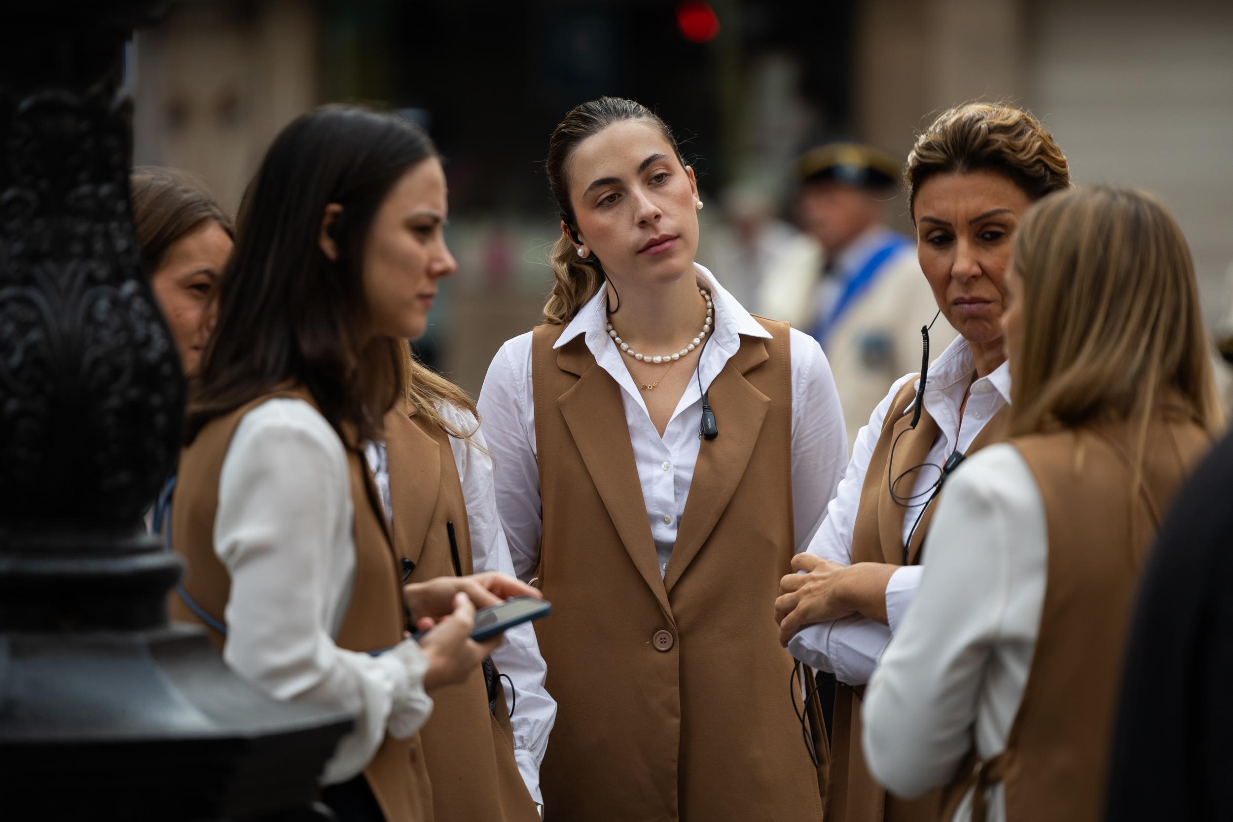Equipo de Doña Prudencia coordinando la organización de un evento profesional